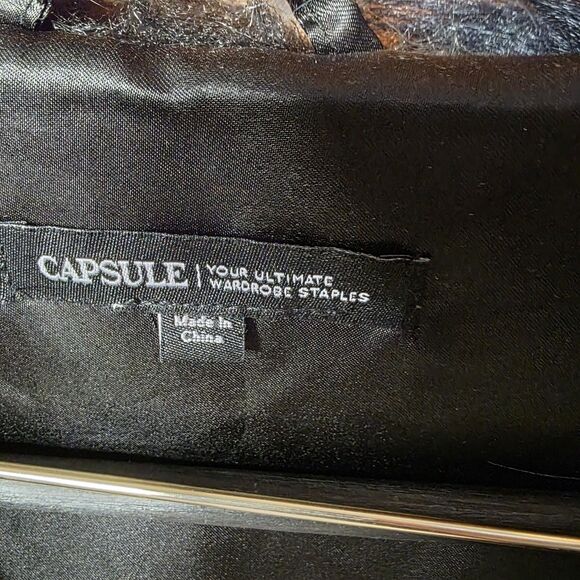 Capsule Faux Fur Vest Size 14 Blue Gray Mobwife Cozy Shaggy Dramatic Bold - Picture 3 of 11